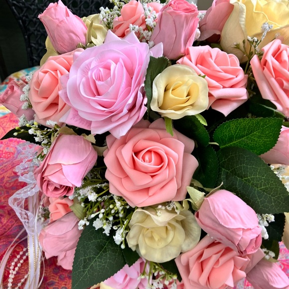 ROMANTIC ROSE BOUQUET - Picture 3 of 6